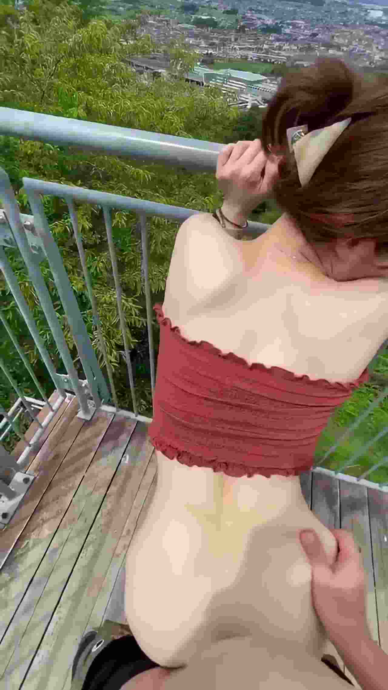  跟90后清秀学妹户外踏青，看看风景后入心情舒畅 的剧照9