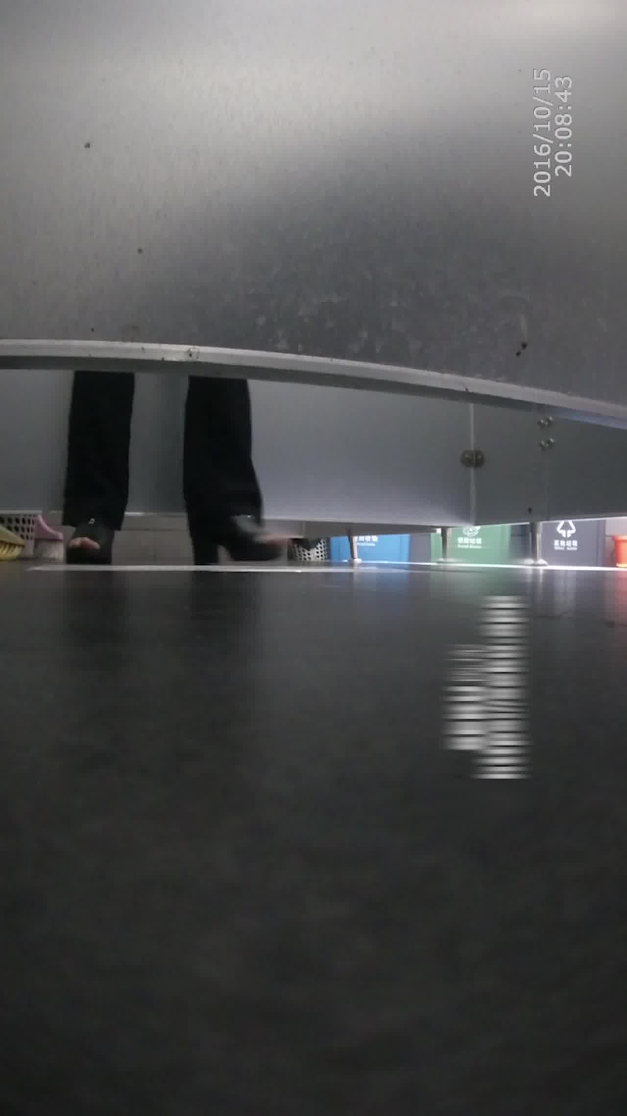  门事件 湖北省宜昌市公安局女局长上CS时竟惨遭TP❤️连尿尿模样都被看得一清二楚！ 的剧照4