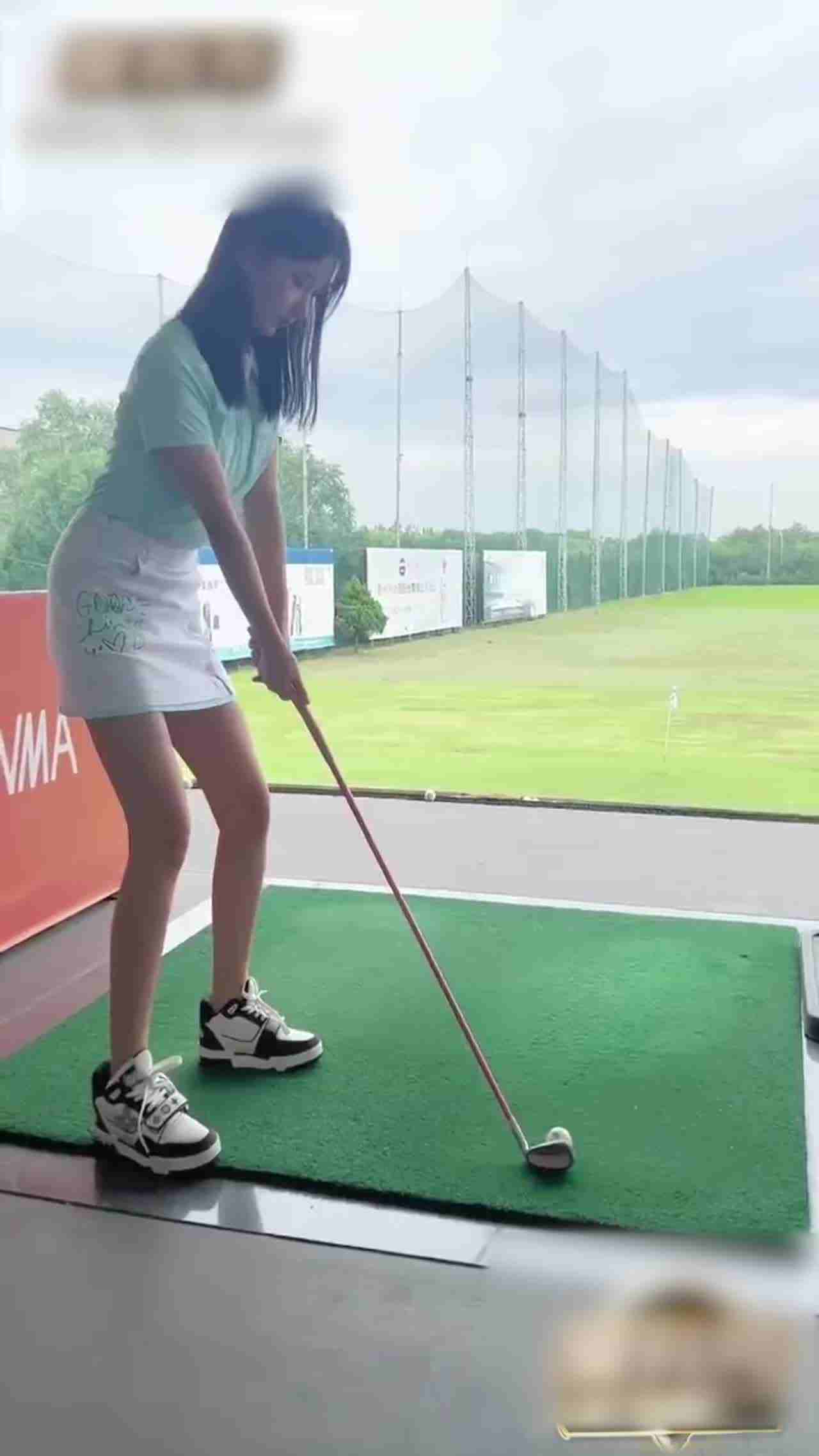  门事件 深圳高尔夫私教 高甜甜 开价2k一节课 球杆技术不好但下面的竿是立的天高！ 的剧照2