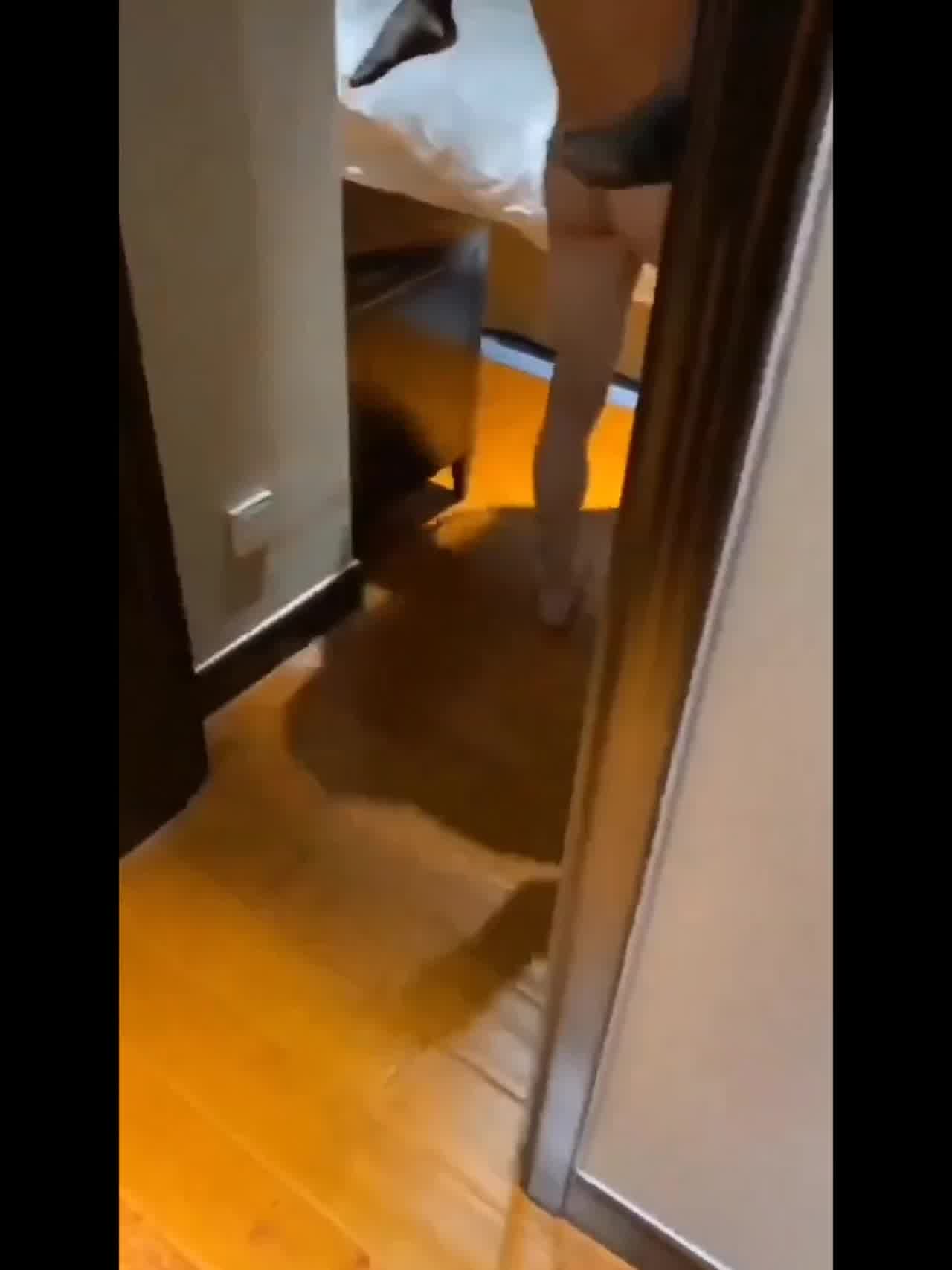  足交撸管干她三步搞到胃 的剧照2