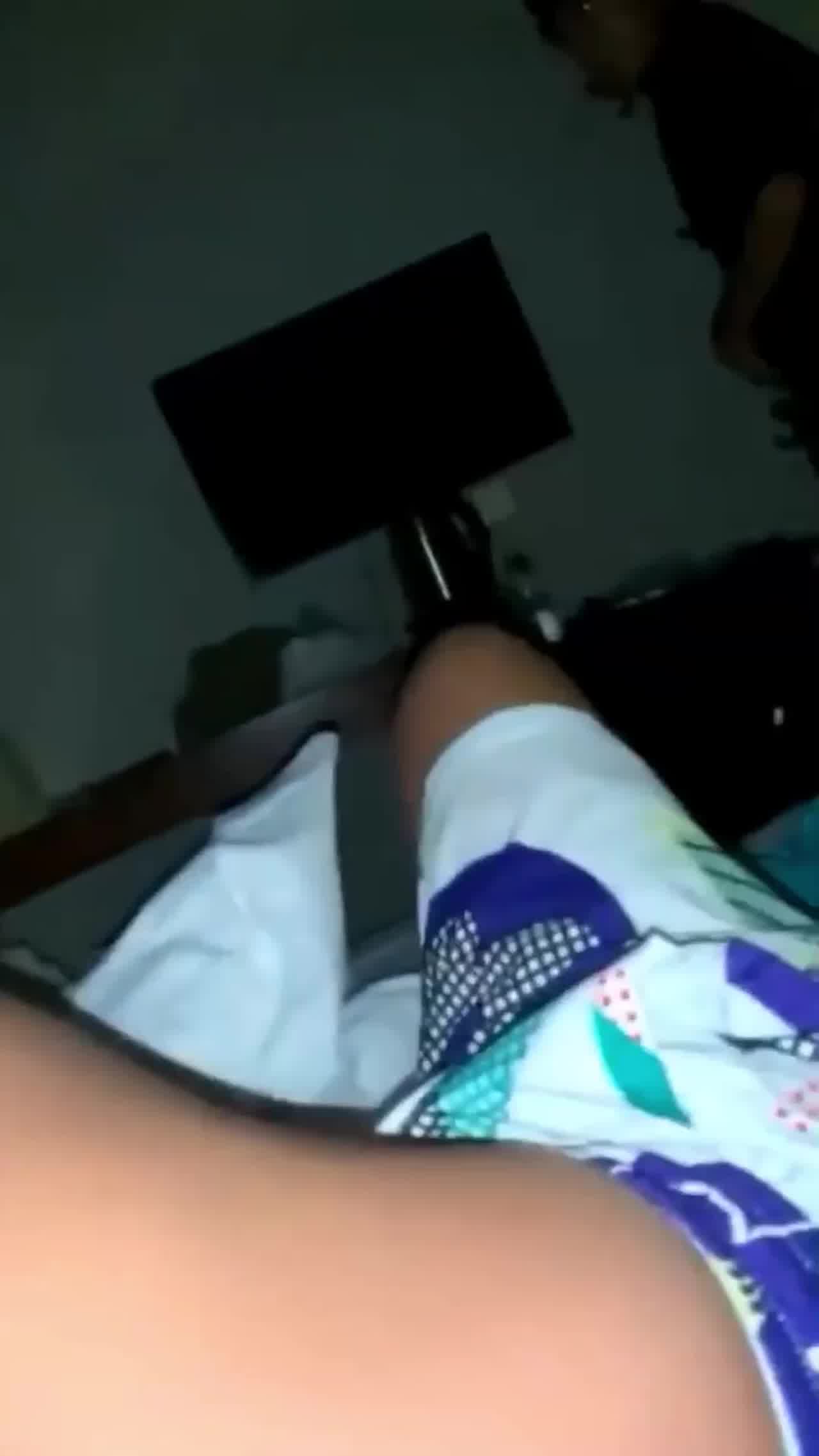  【真实强奸精选】来月经被多人轮上强奸，求她说就操10分钟的事！有反抗有沉默只想尽快结束！ 的剧照7