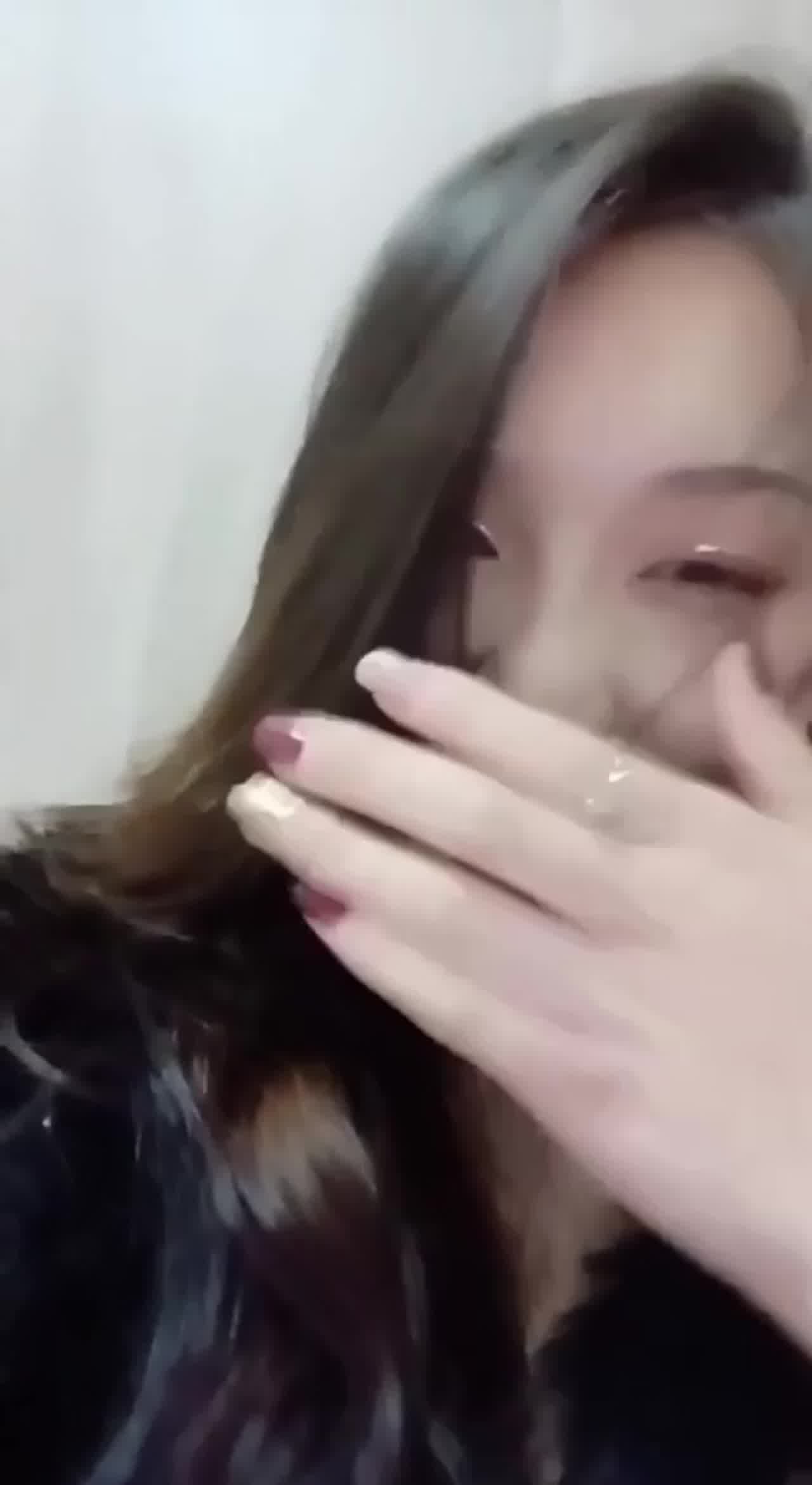  黑丝御姐表情真骚 的剧照4