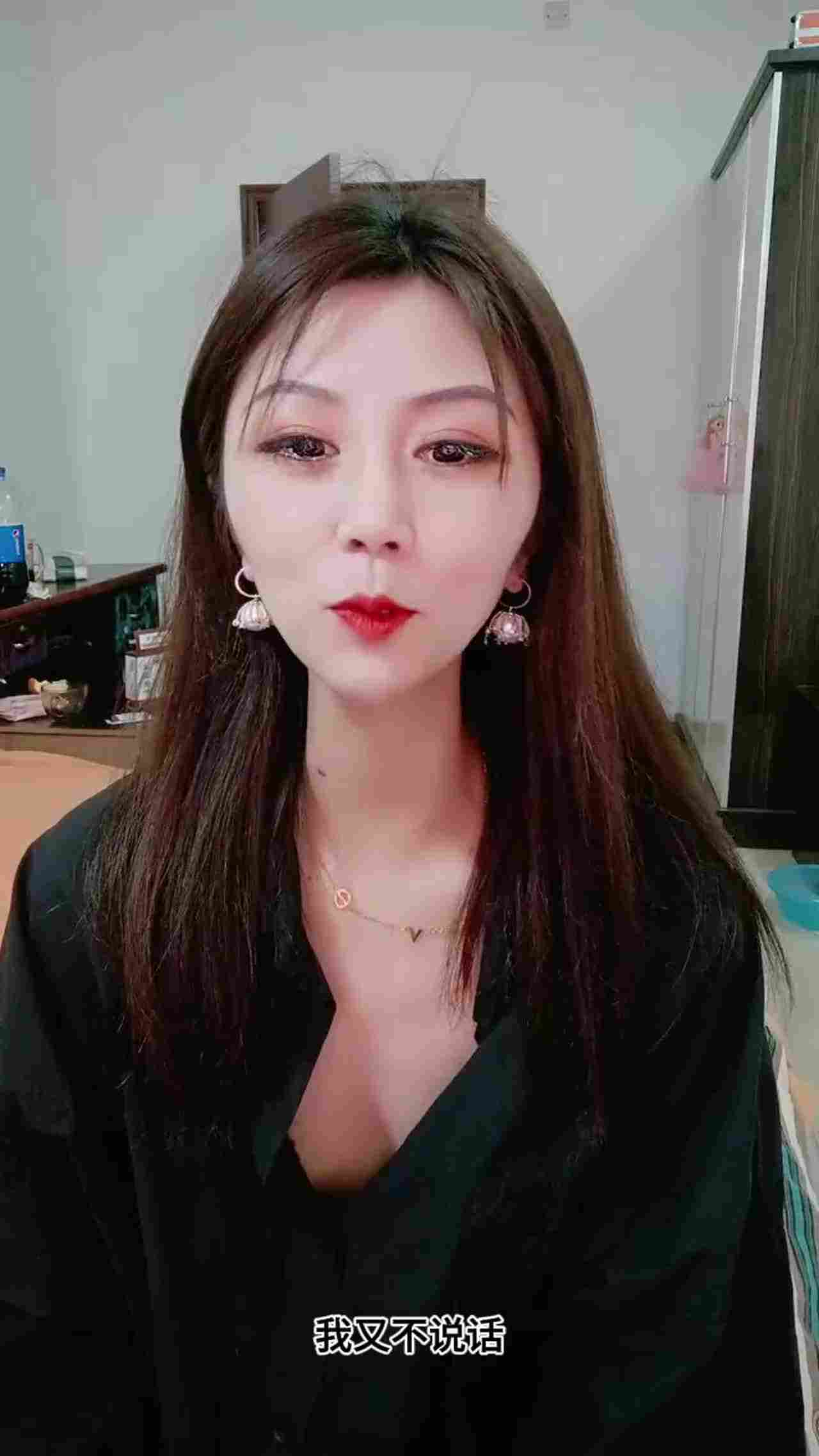  【极品御姐】颜值爆表美少妇，后入自己猛动撞击，女上位疯狂骑乘，啪啪猛操。太他妈骚了！！ 的剧照5