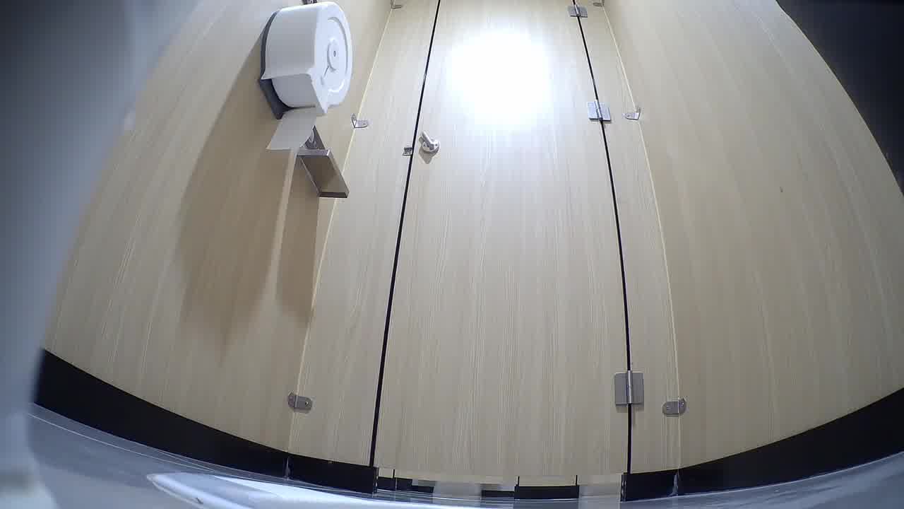  七月最新鬼手外购，精品厕拍高级夜总会女厕，十几位都是高颜值女神，偷看各种性感蜜桃臀 的剧照6