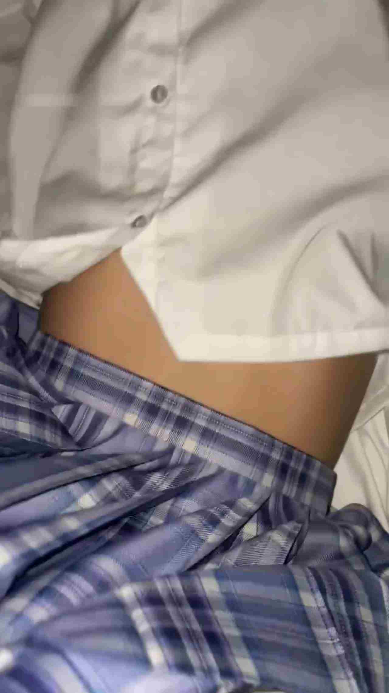  【真实约炮高中生】很少做爱的嫩妹被操脸红了！羞涩朦胧的少女，穿着jk制服特别害羞，一直捂住自己的脸 的剧照7