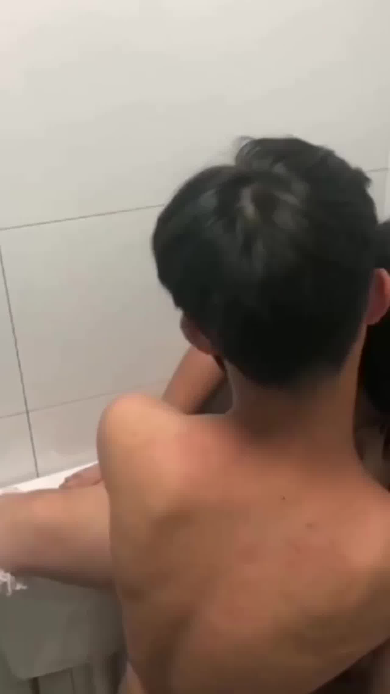  【姐弟乱伦】帮姐姐解决需求的弟弟们 被催着壮阳 真实大合集 的剧照10