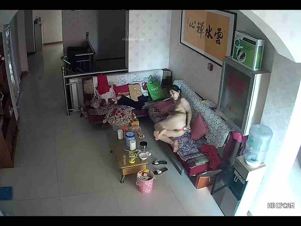  黑客监控破解_不知道这少妇用的是什么神器 的剧照2