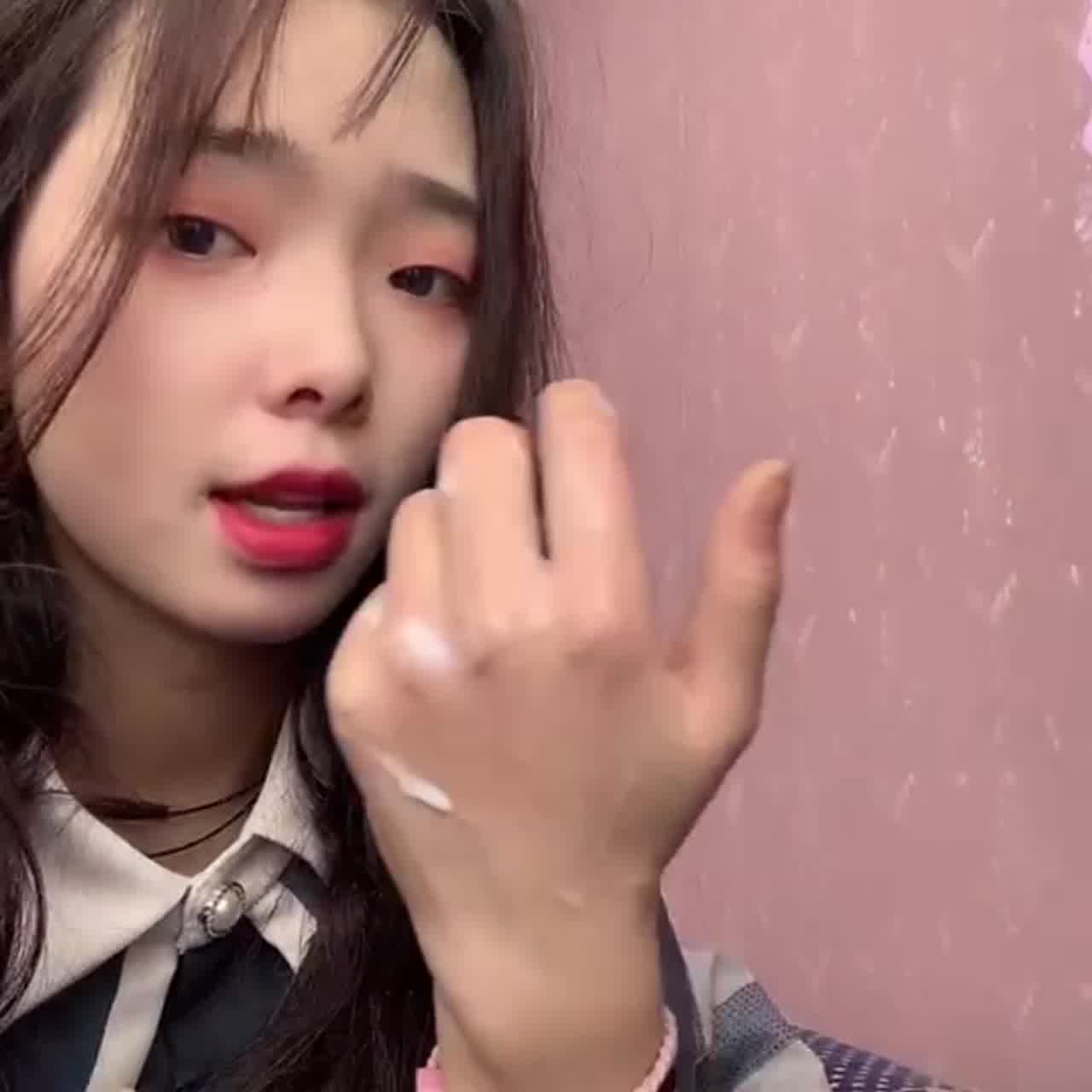  色女舔满满白色液体 的剧照3