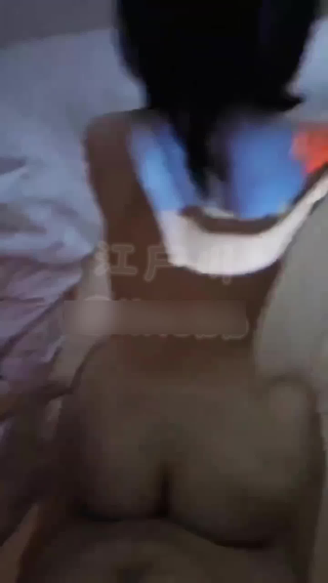  后入极品翘臀小骚货 的剧照2