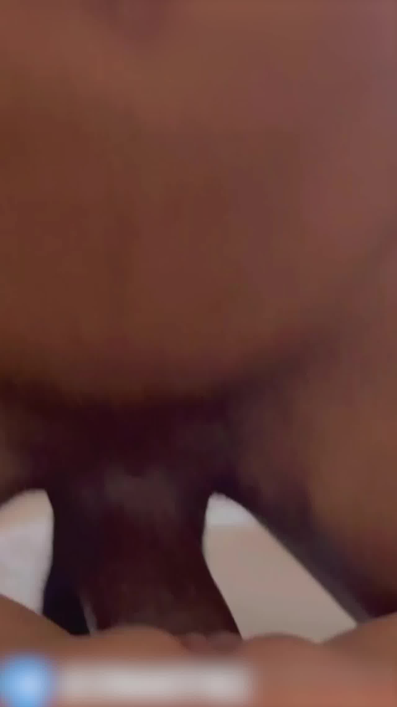  欧美小母狗表情一级色无毛粉逼内射直爽 的剧照2