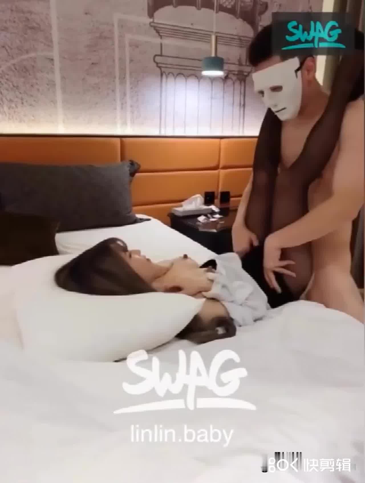  近期很火的气质靓妹linlinbaby，扮演女秘书给老板提供性 的剧照4