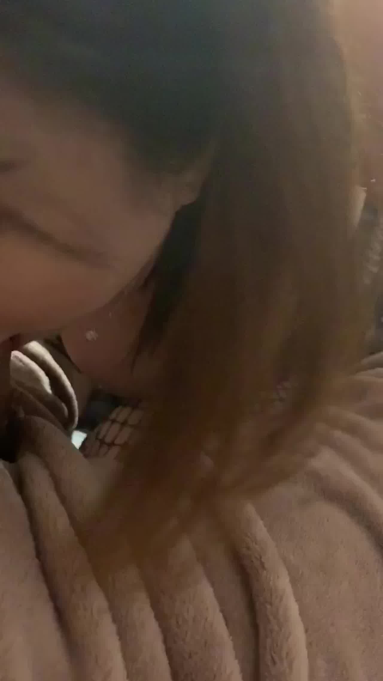  大奶少妇肉棒吃的停不下来 的剧照2