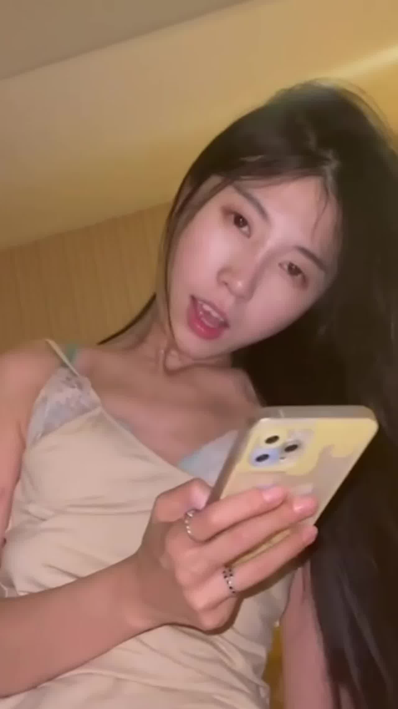  山东探店网红结婚出轨金主 的剧照8