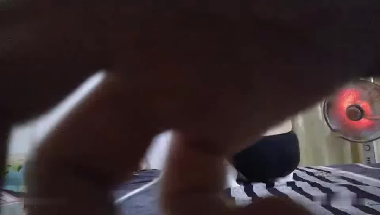  【城中村按摩店】刚服务完一个客人，只有累死的牛被挑逗的欲火焚身性欲爆发，撅着小翘臀被灌满浓精 的剧照7