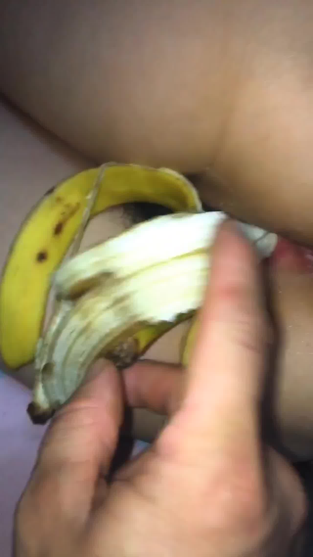  用香蕉插同事骚逼下有对话 的剧照9