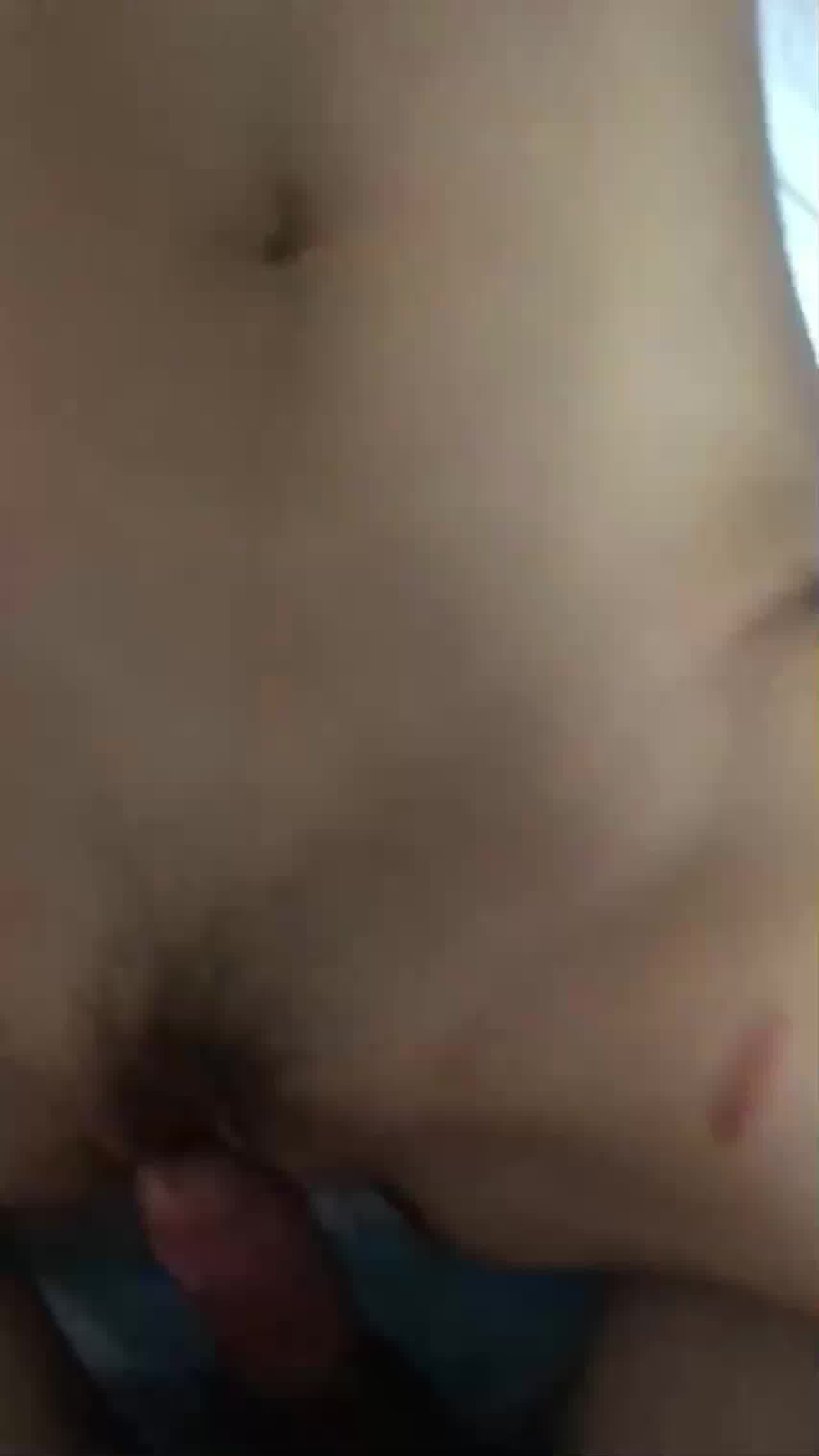  女友来月经了还想要，极度饥渴，'我要，插深一点‘，无套搞，弄得鸡巴都是血！ 的剧照2