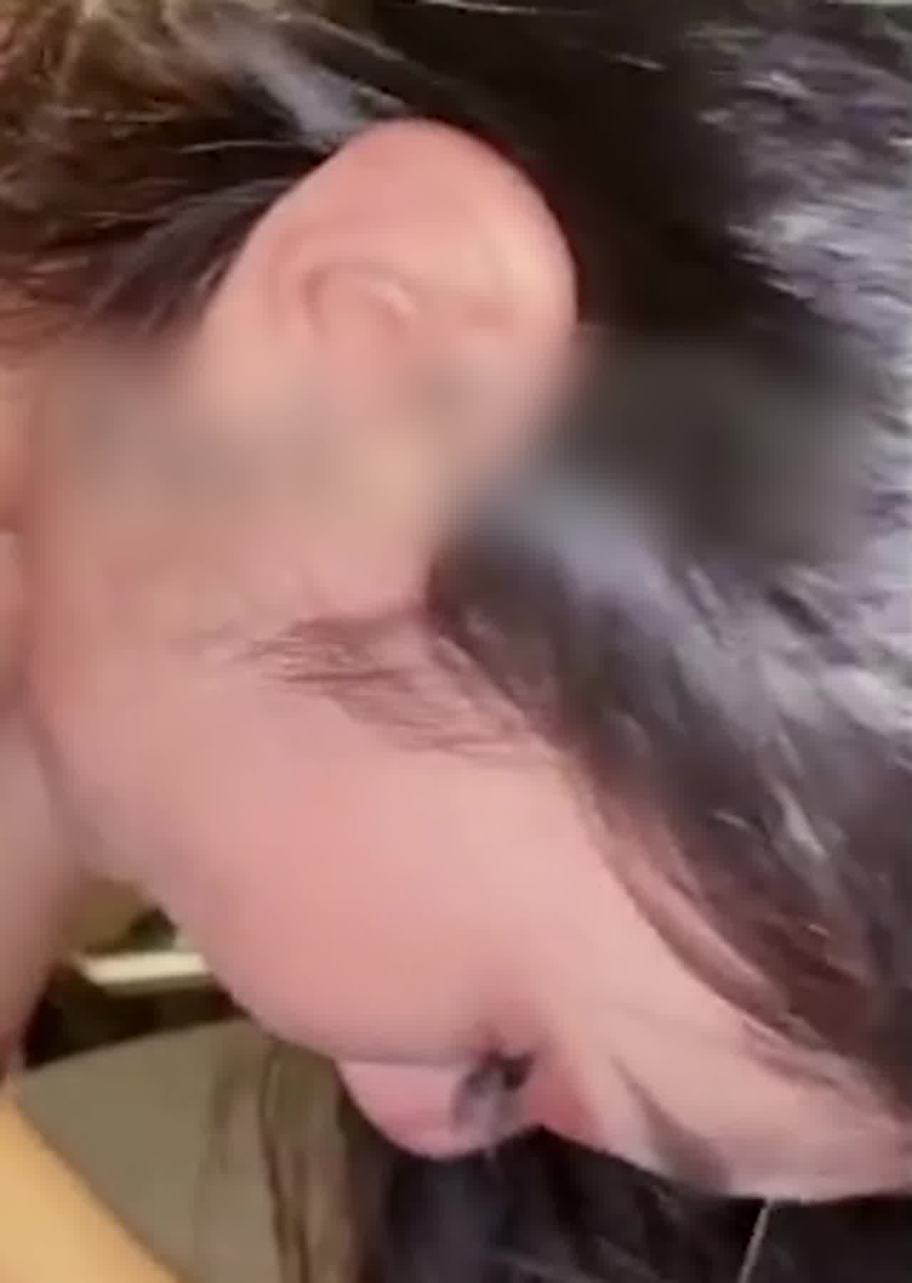  顶级反差婊tata吃鸡巴太美没几个男人能顶得住 的剧照6