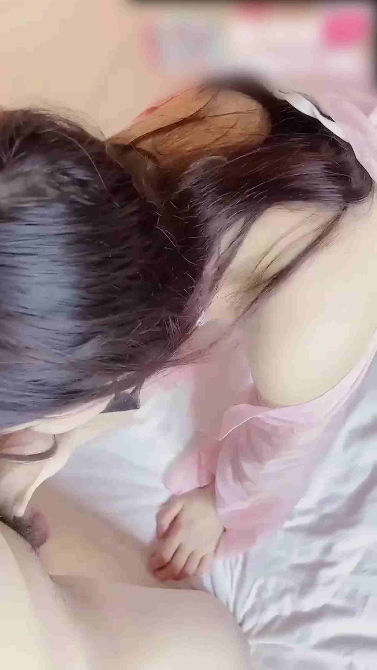  可爱侄女成为叔叔的性爱玩物 的剧照9