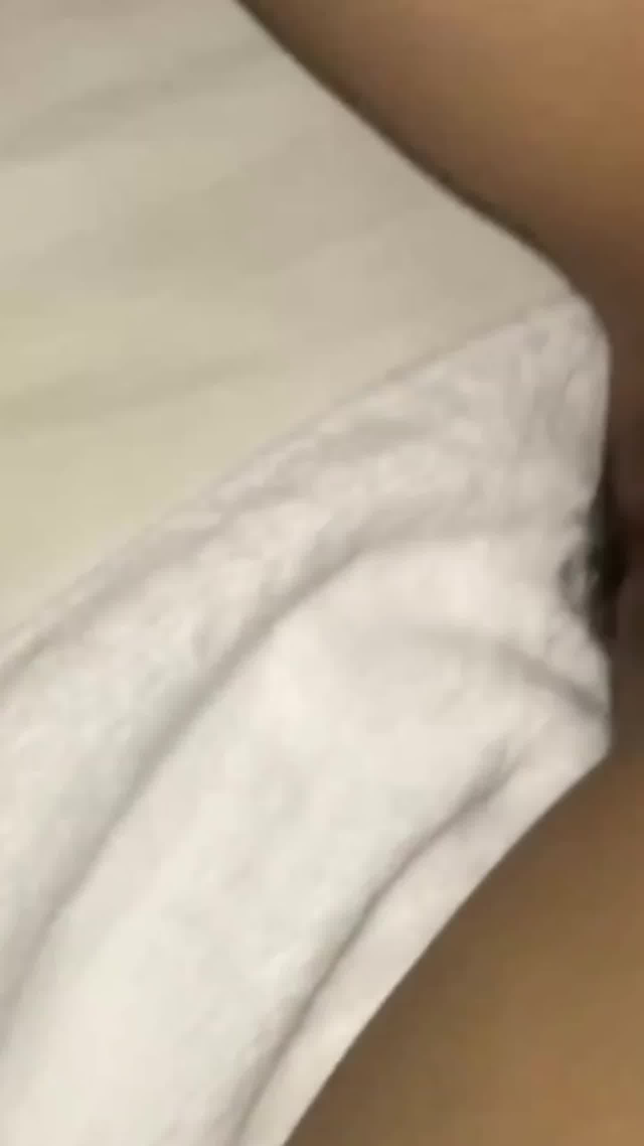  初中生系列嫖到初中生女孩 加钱500块无套破处内射 的剧照3