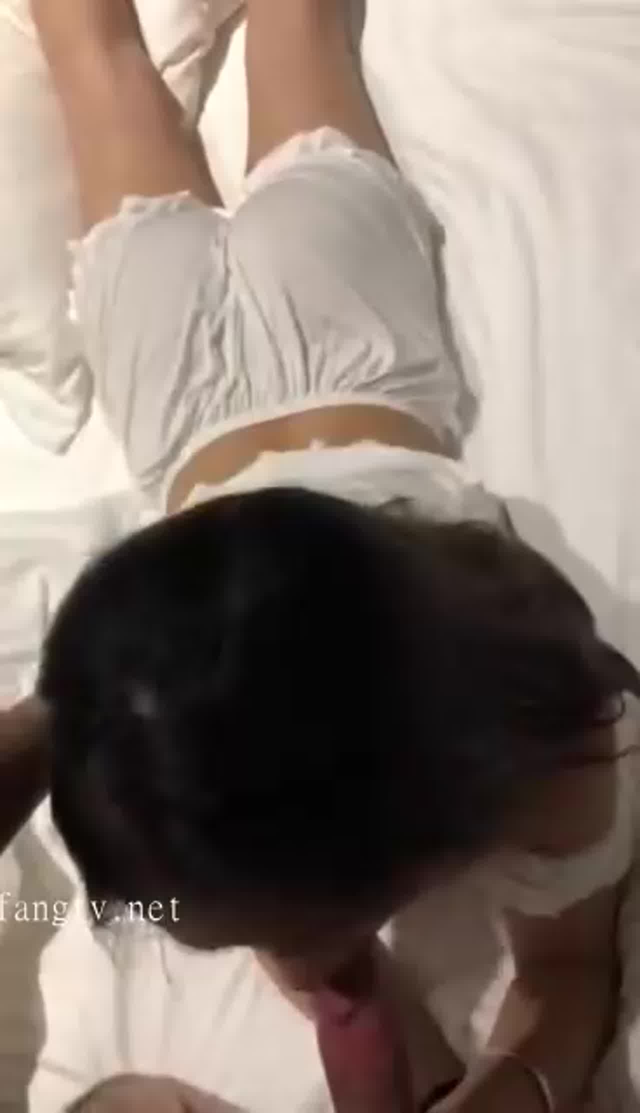  乖乖吃肉棒小妹 的剧照1