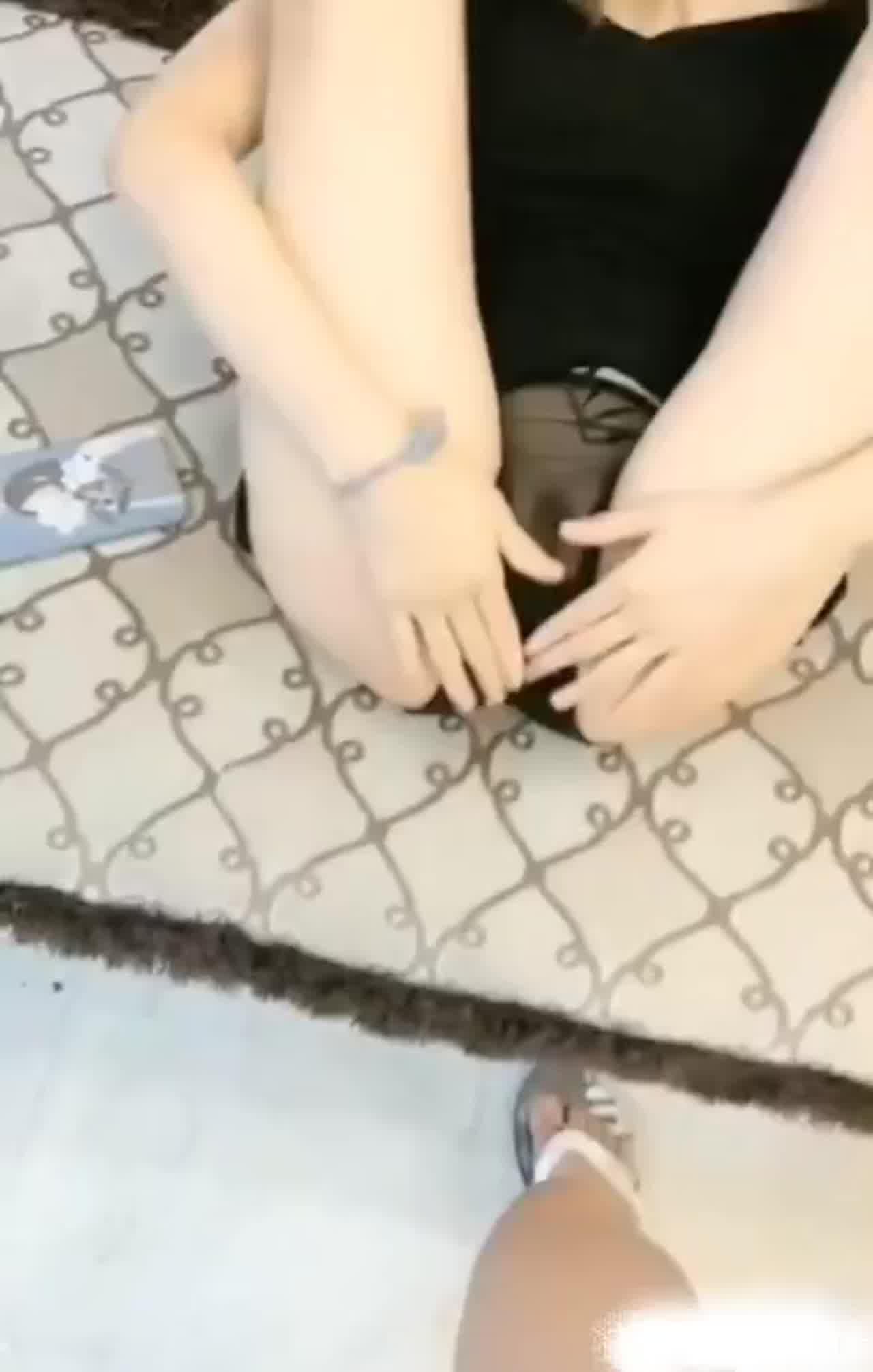  超级骚货，全程交流骚话不断，铅笔细腿，见男人就约操 的剧照6