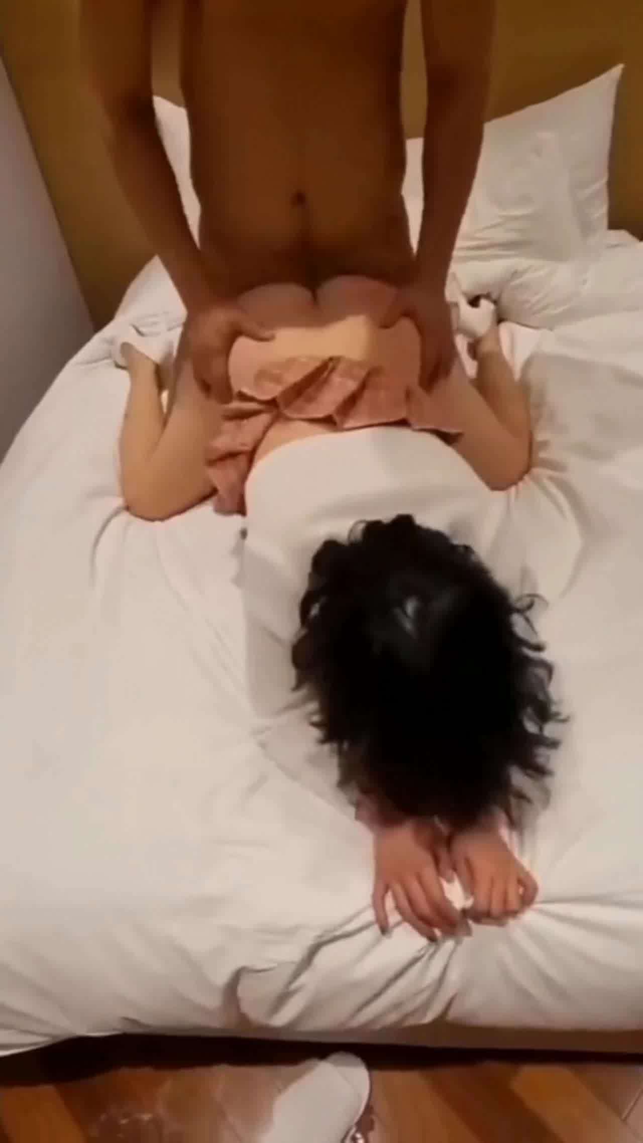  体育生整根直入，操的阿姨嗷嗷叫 的剧照6