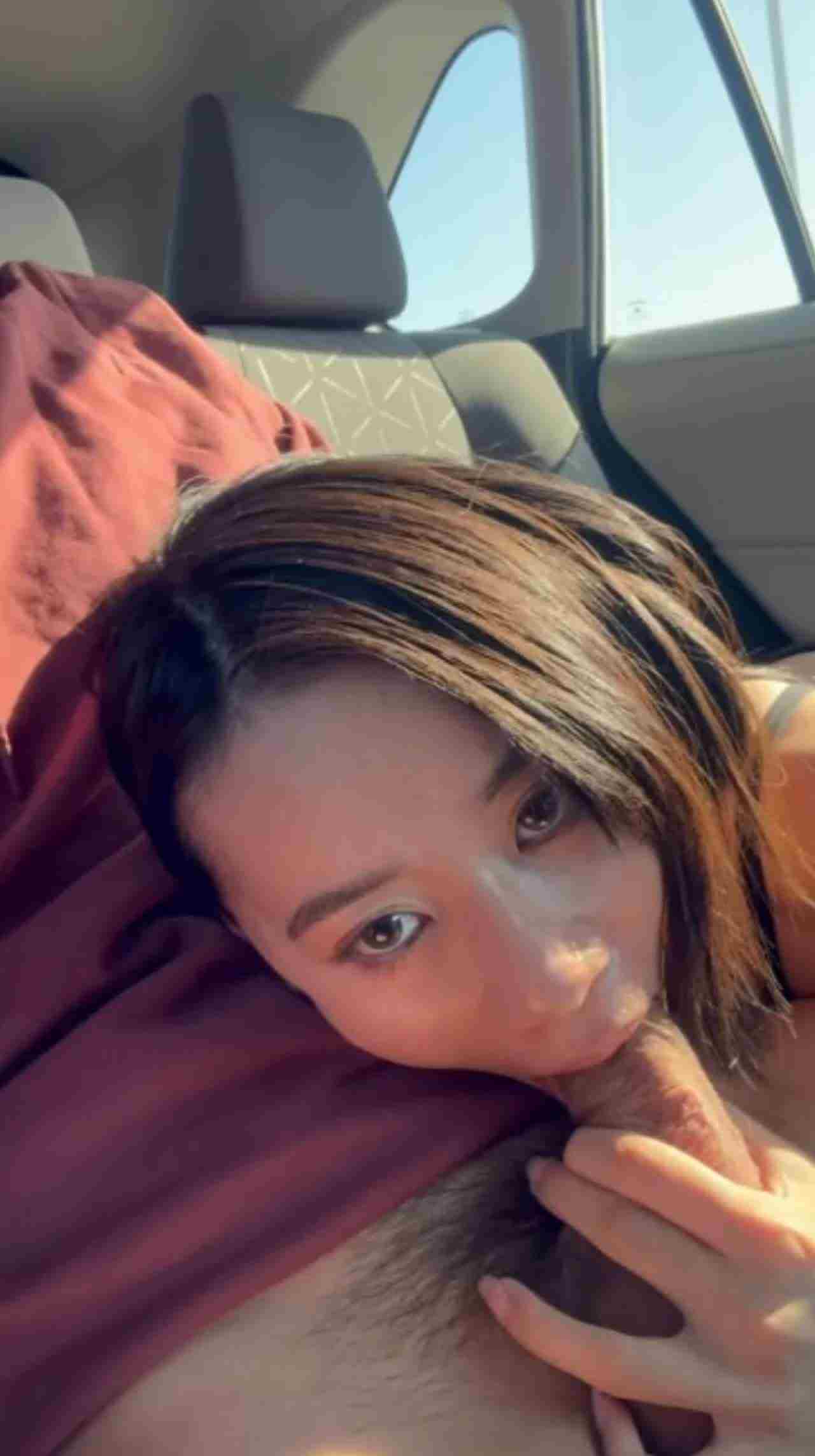  车内口交射一脸 的剧照3