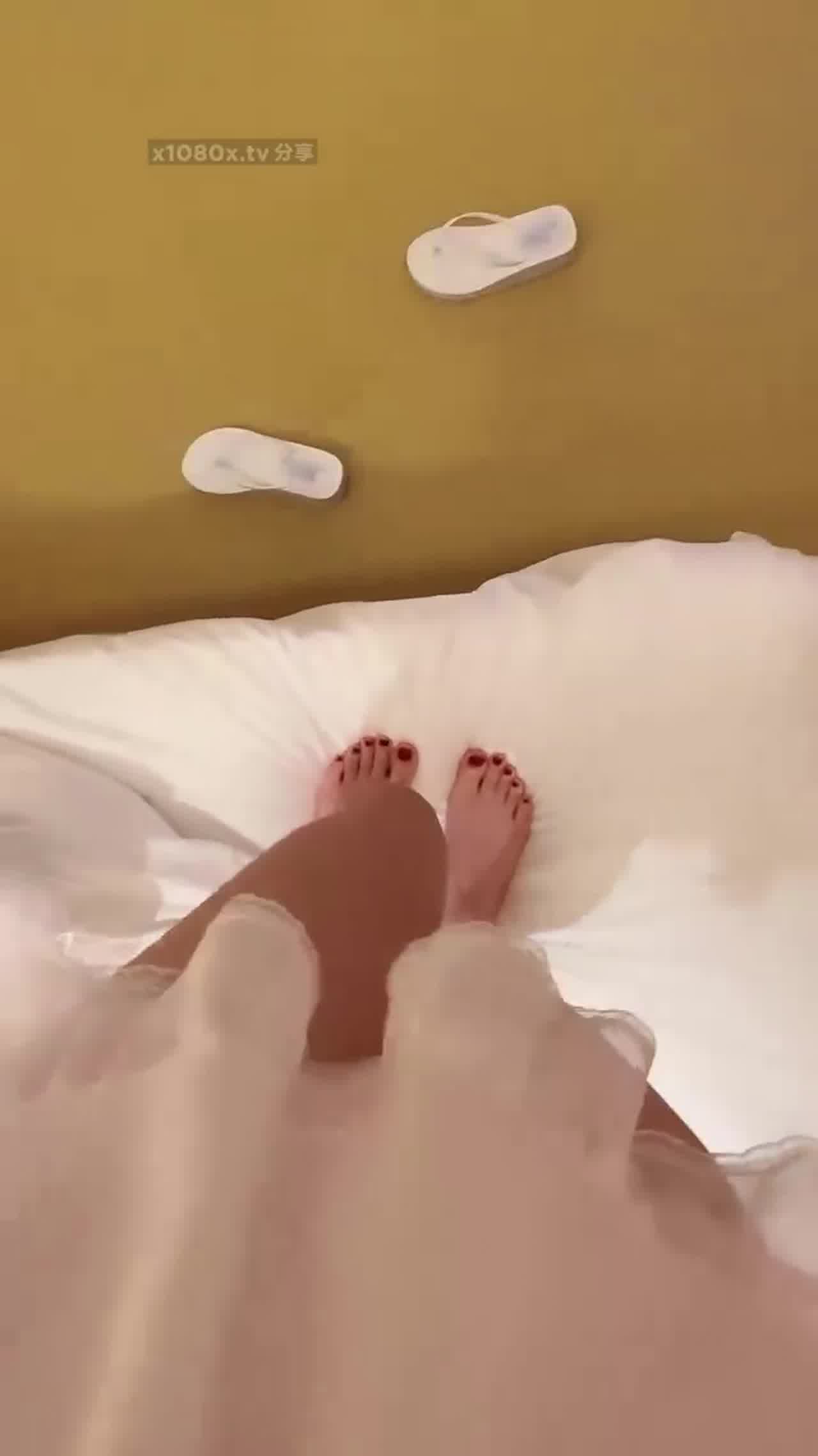  【闻闻酱】做爱教学纯欲少女主播酒店 校花级美女无套约啪 的剧照7