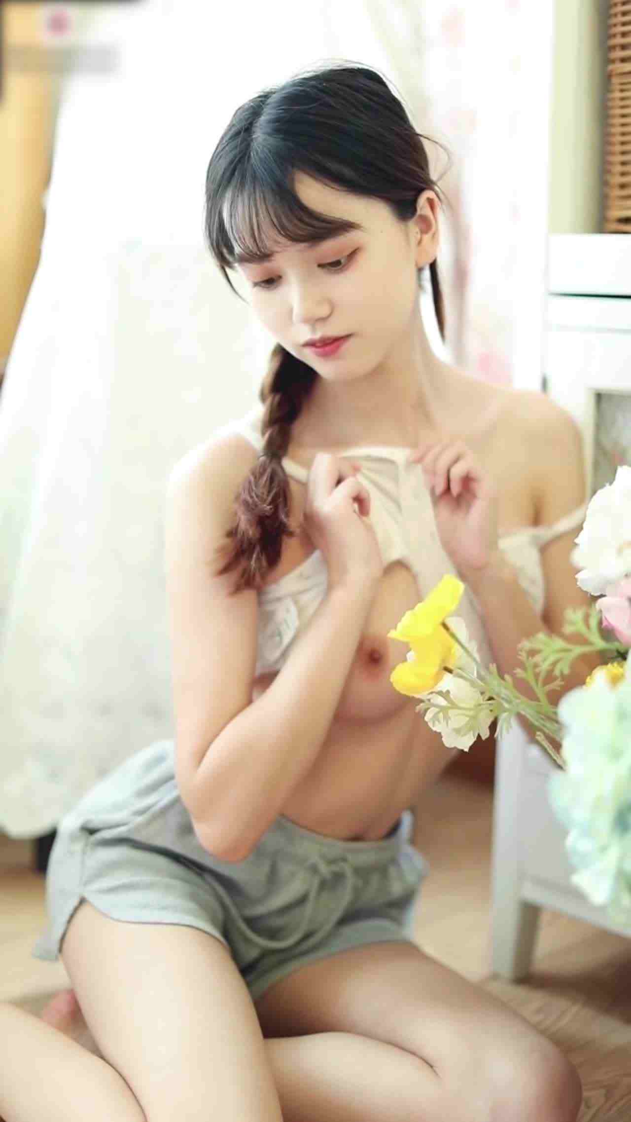  劳小白 清纯正妹高清写真 的剧照2