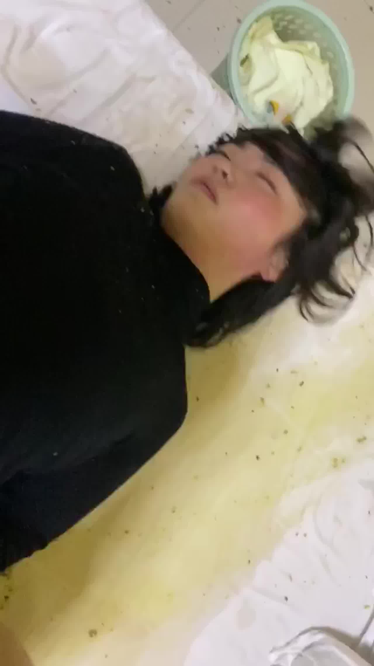  真实迷奸，妹妹喝醉酒被捡尸2 的剧照10