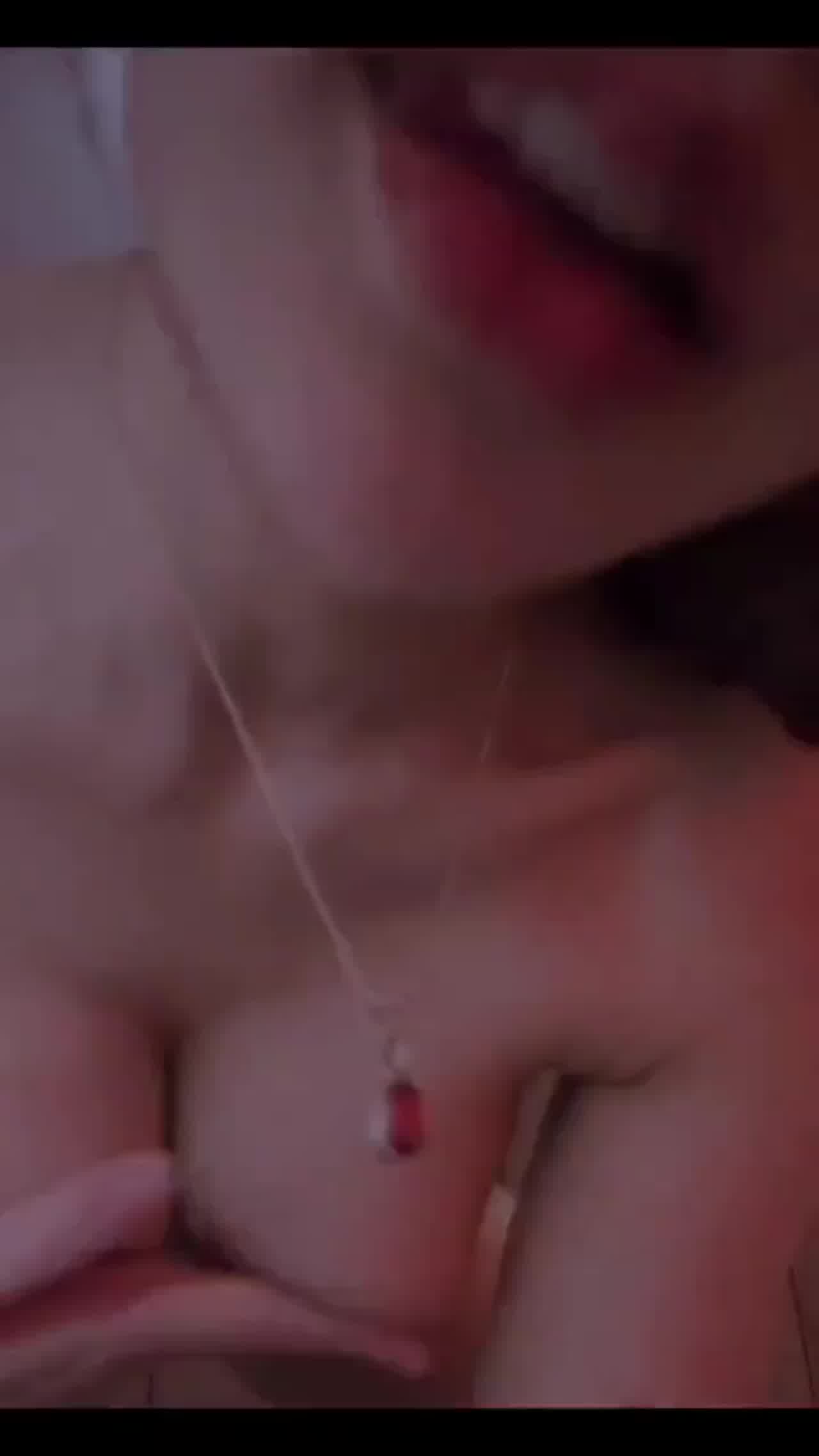  大奶极品脱光衣服色诱榜一大哥 的剧照10