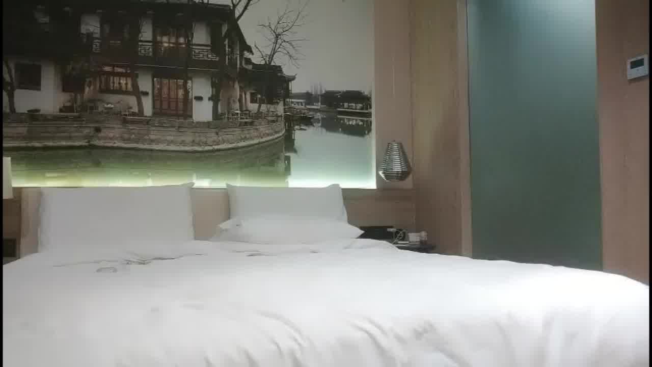  “爽~幼师妹妹”，00后肤白貌美俏佳人，特写鲍鱼，淫水汪汪极其诱人，打桩机狂干不停 的剧照6