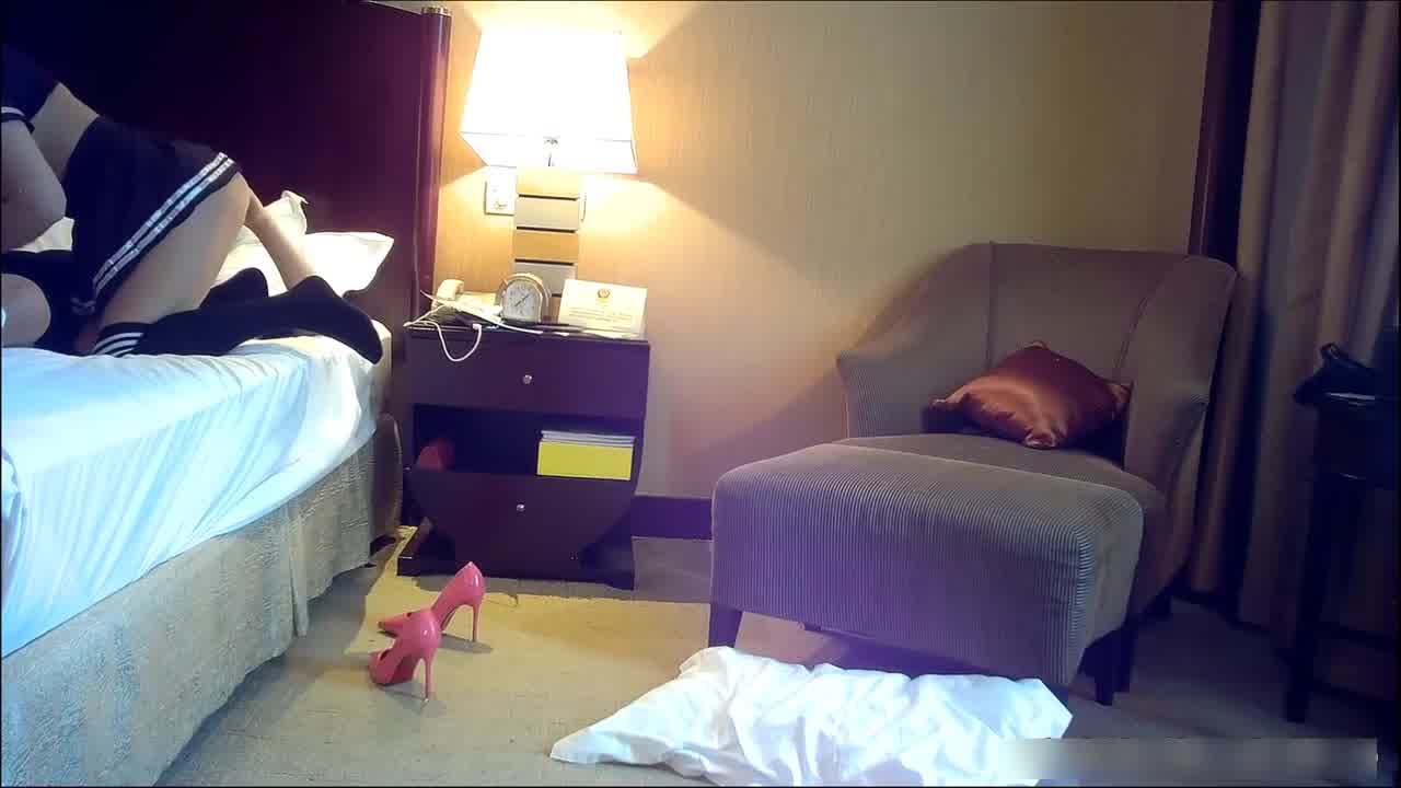  91大神酒店找了个18岁大奶学妹口内发射 的剧照3