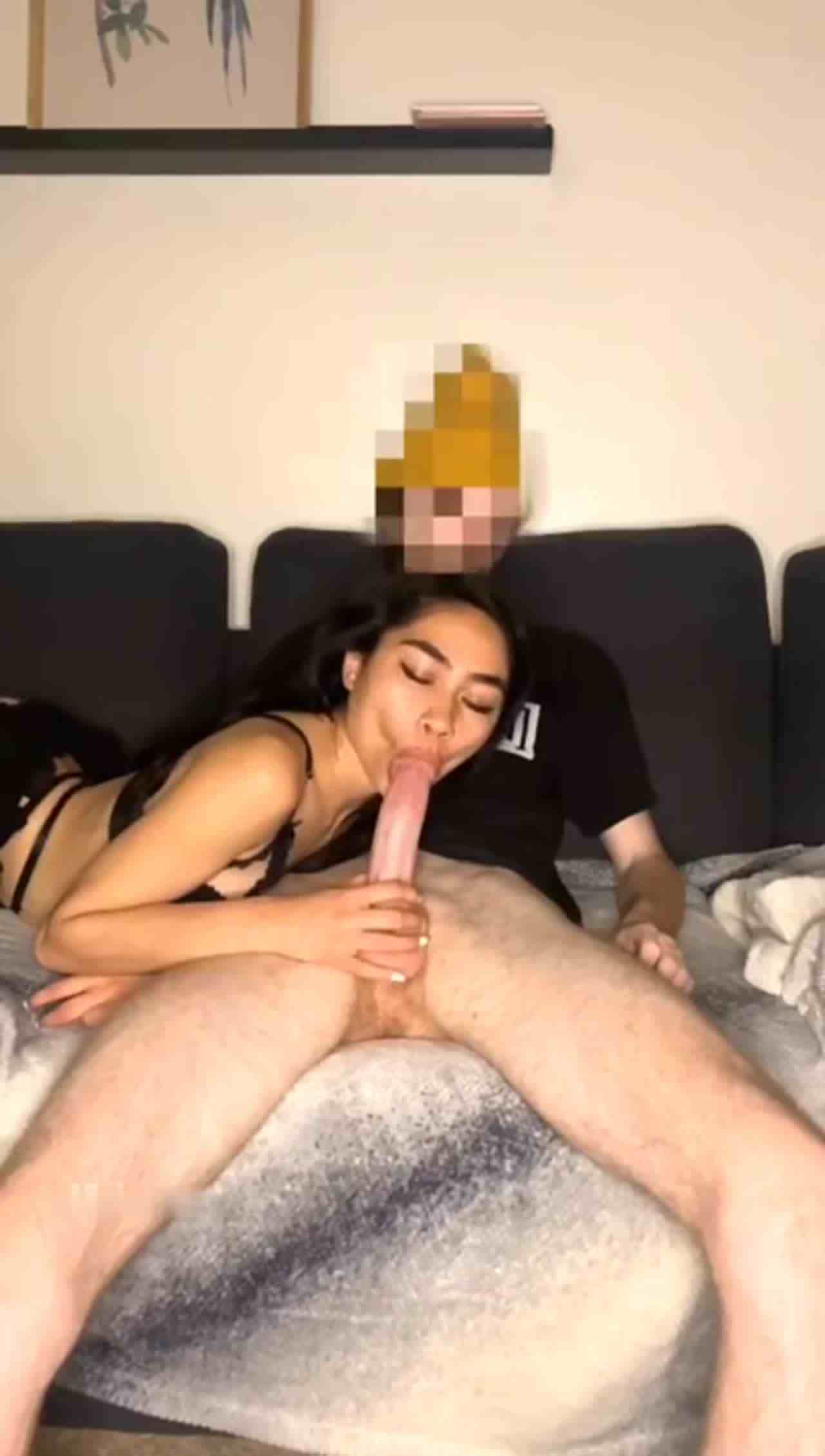  留学亚裔小母狗已经对洋肠上瘾了，被洋精虫中出 的剧照1