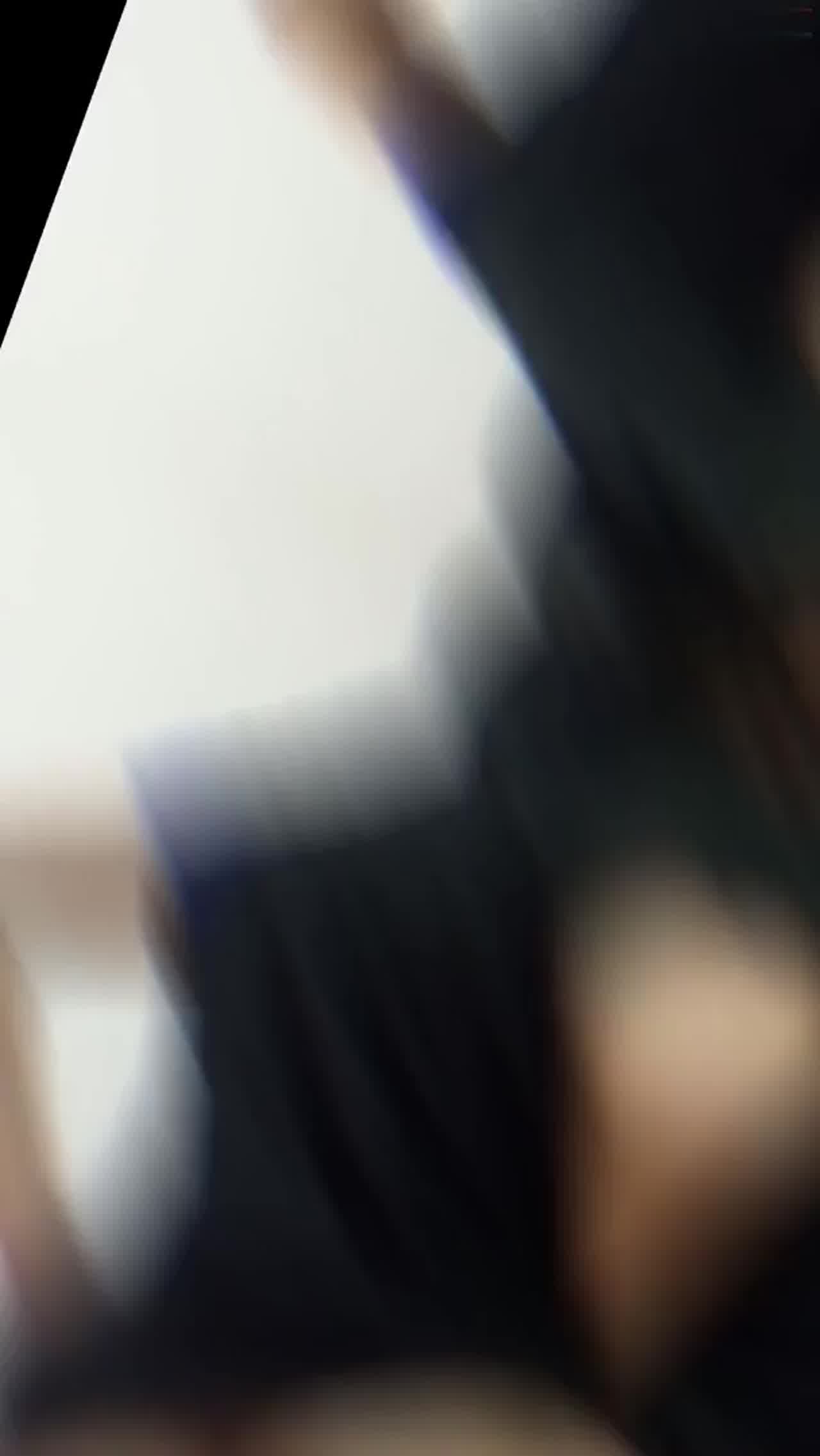  短发美少女尝试情色抖音 的剧照2