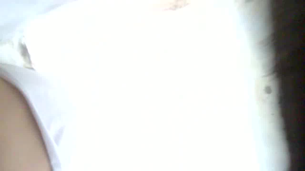  【重口慎入】厕所偷拍翻车现场，狠人怼脸强拍！ 的剧照2