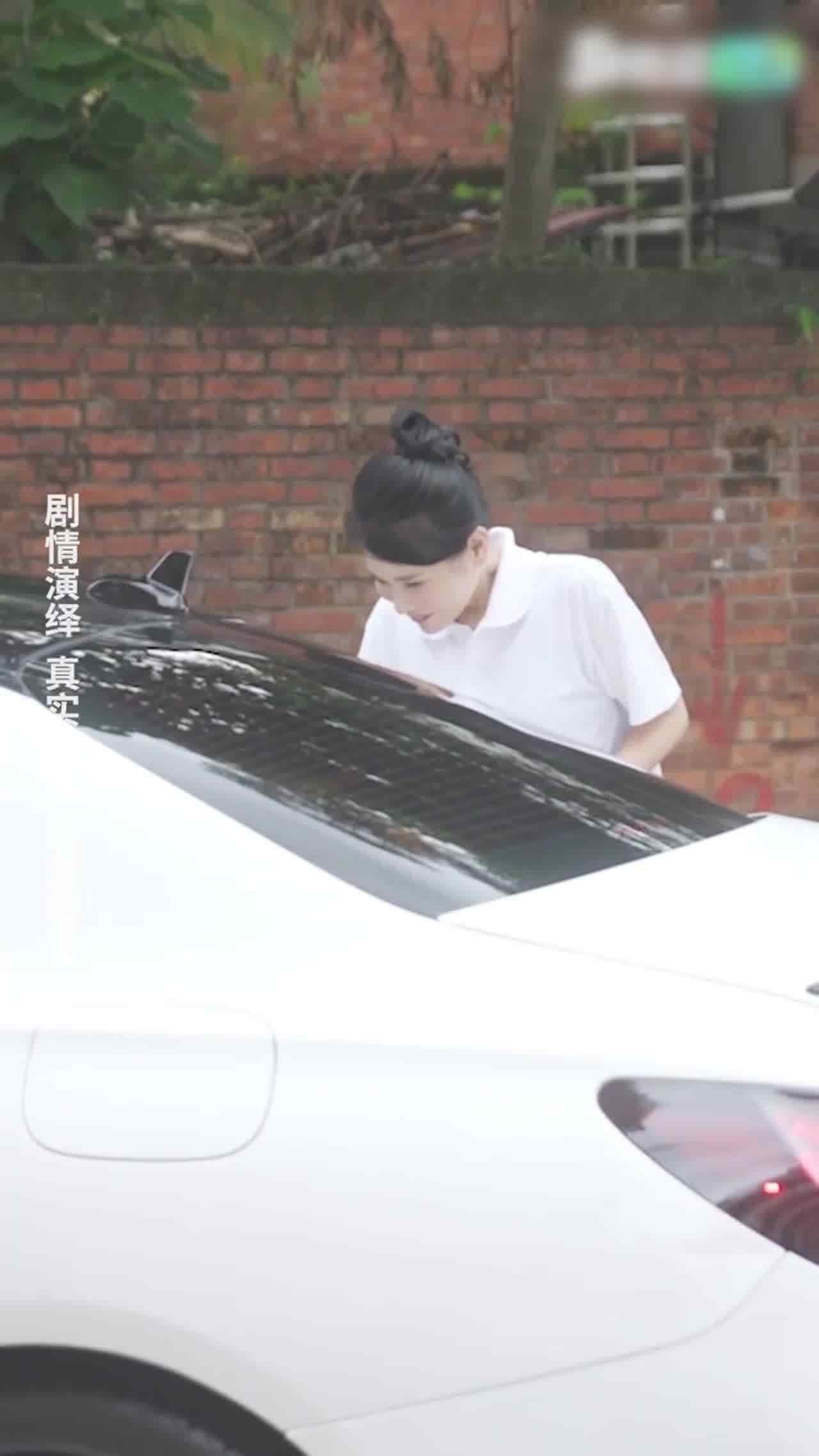  警察 张津瑜 看堕落天使 3 的剧照9