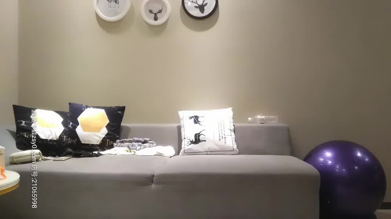  陈导探花约了个短裤性感大奶妹子，跪着口交骑乘抽插猛操 的剧照6