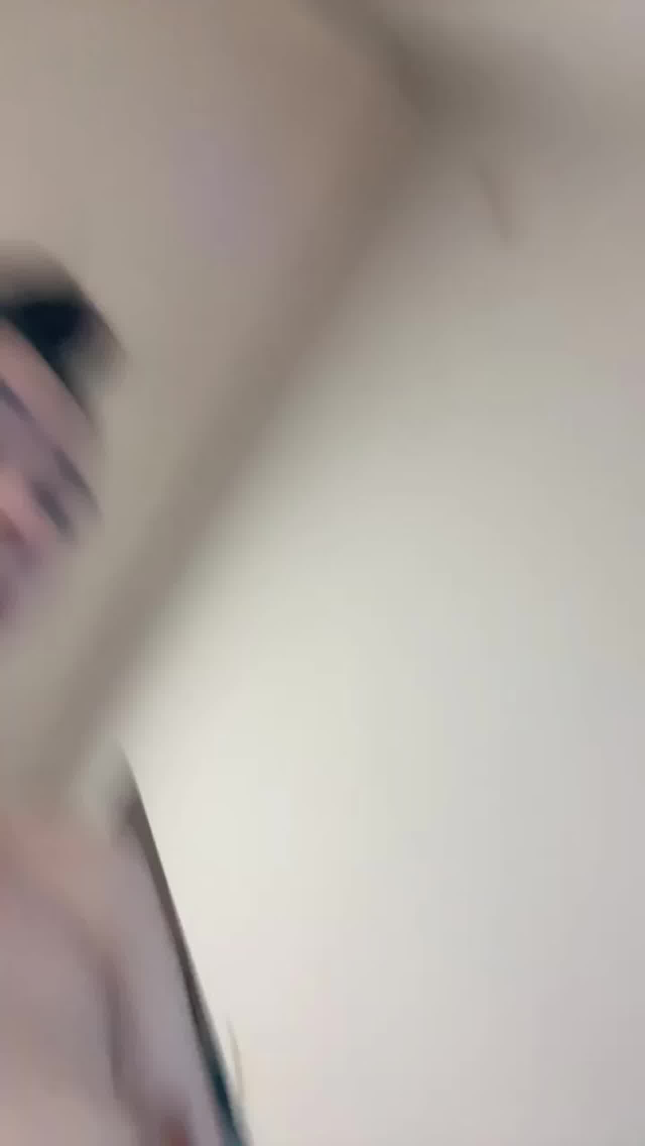  身材纤瘦的小姐姐欲望很强，大干两炮之后不满足，直接自扣高潮喷水 的剧照3